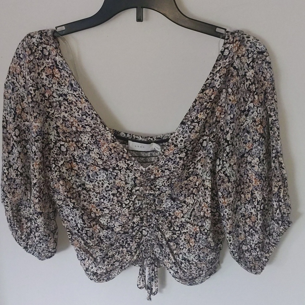 Lush long sleeve crop top size women's small. NWT.